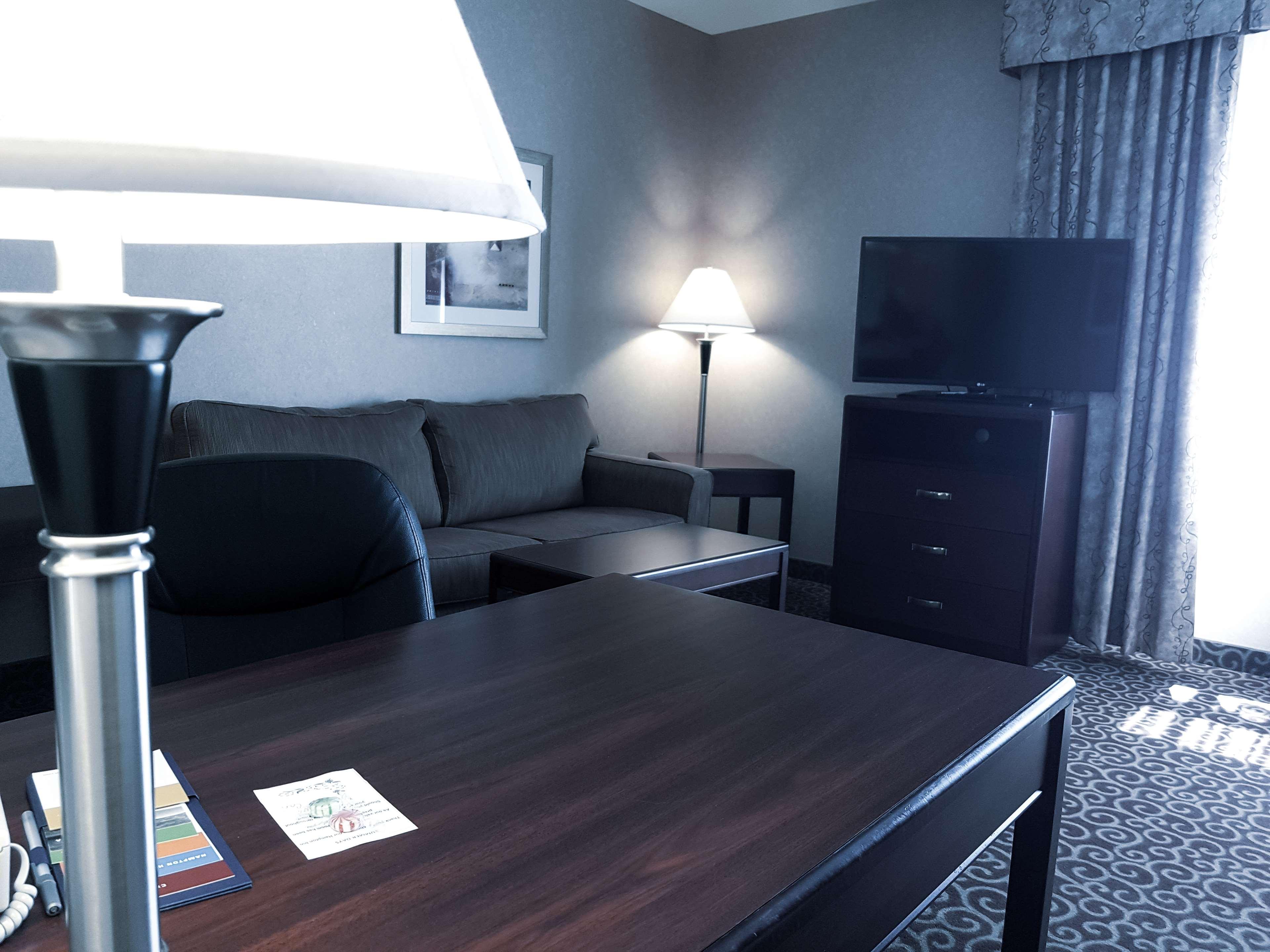 Hampton Inn & Suites By Hilton Edmonton International Airport Ледюк Екстер'єр фото