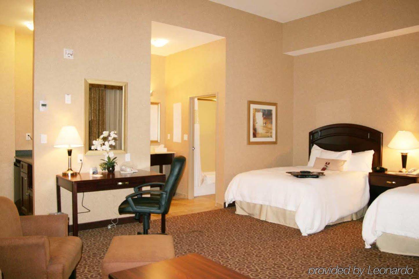 Hampton Inn & Suites By Hilton Edmonton International Airport Ледюк Номер фото