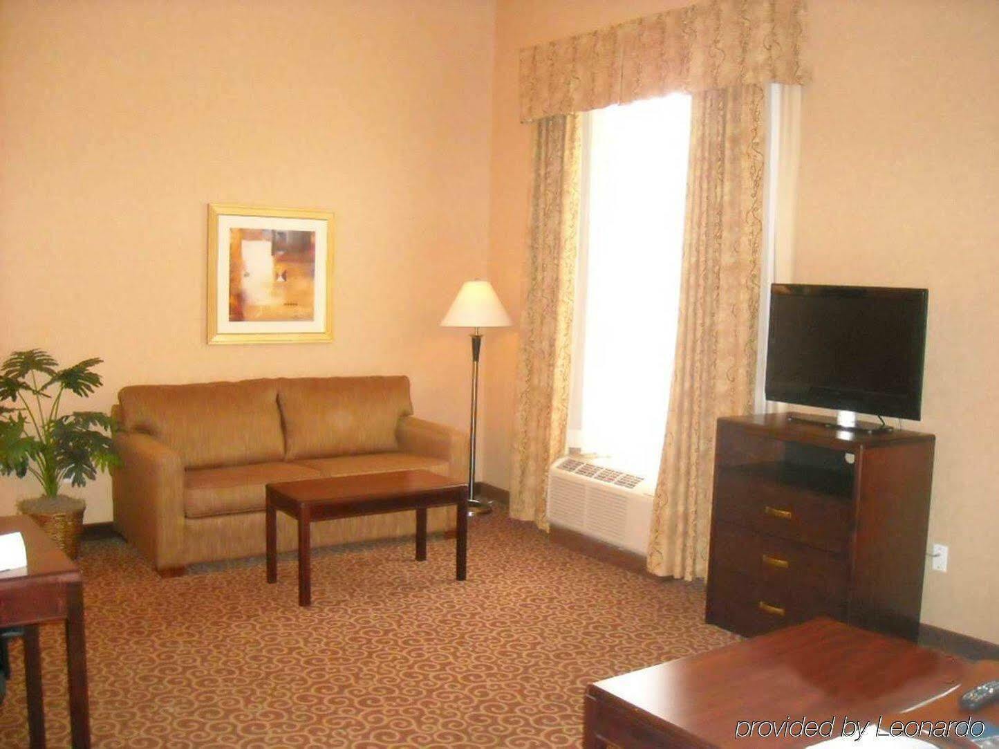 Hampton Inn & Suites By Hilton Edmonton International Airport Ледюк Номер фото