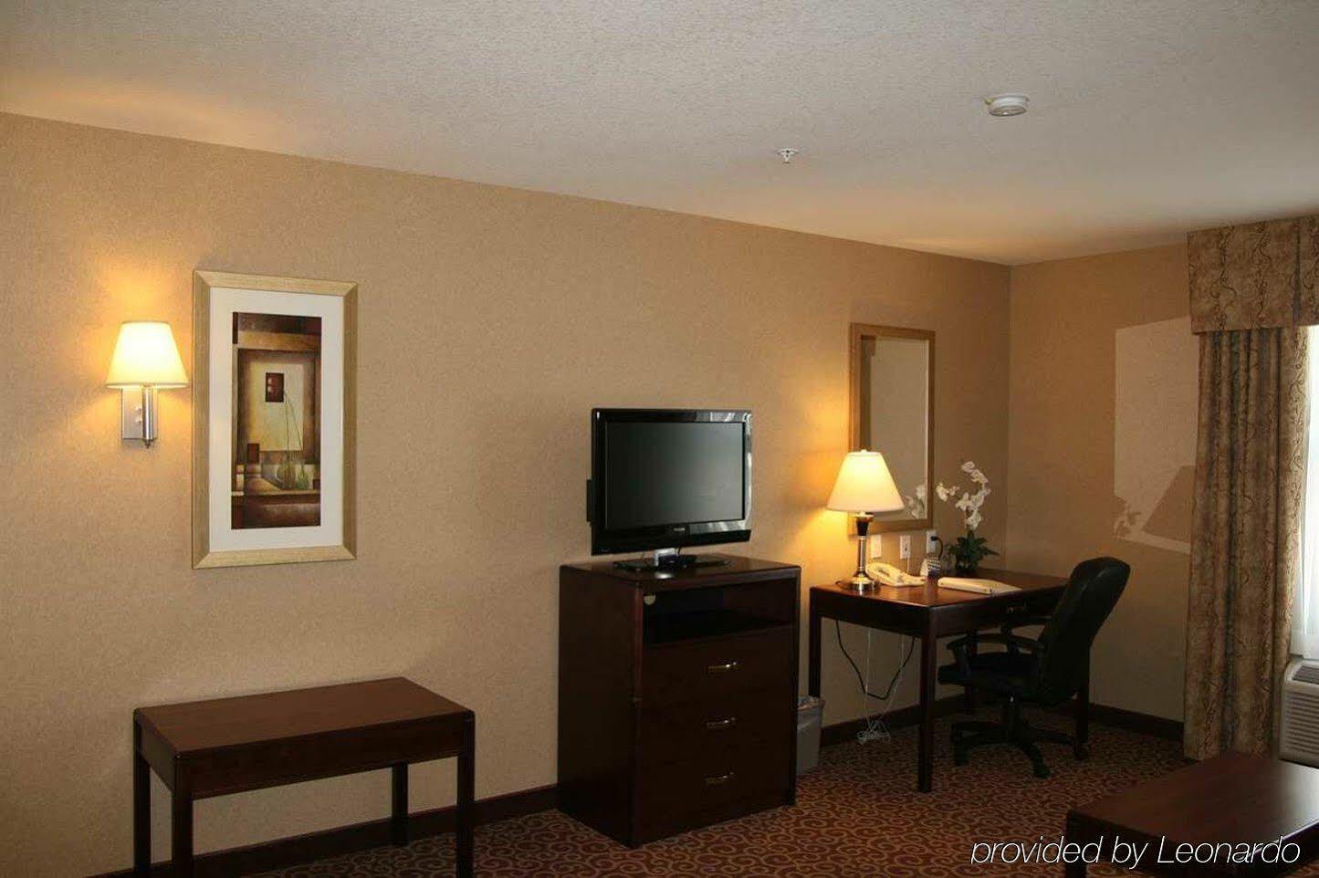 Hampton Inn & Suites By Hilton Edmonton International Airport Ледюк Номер фото
