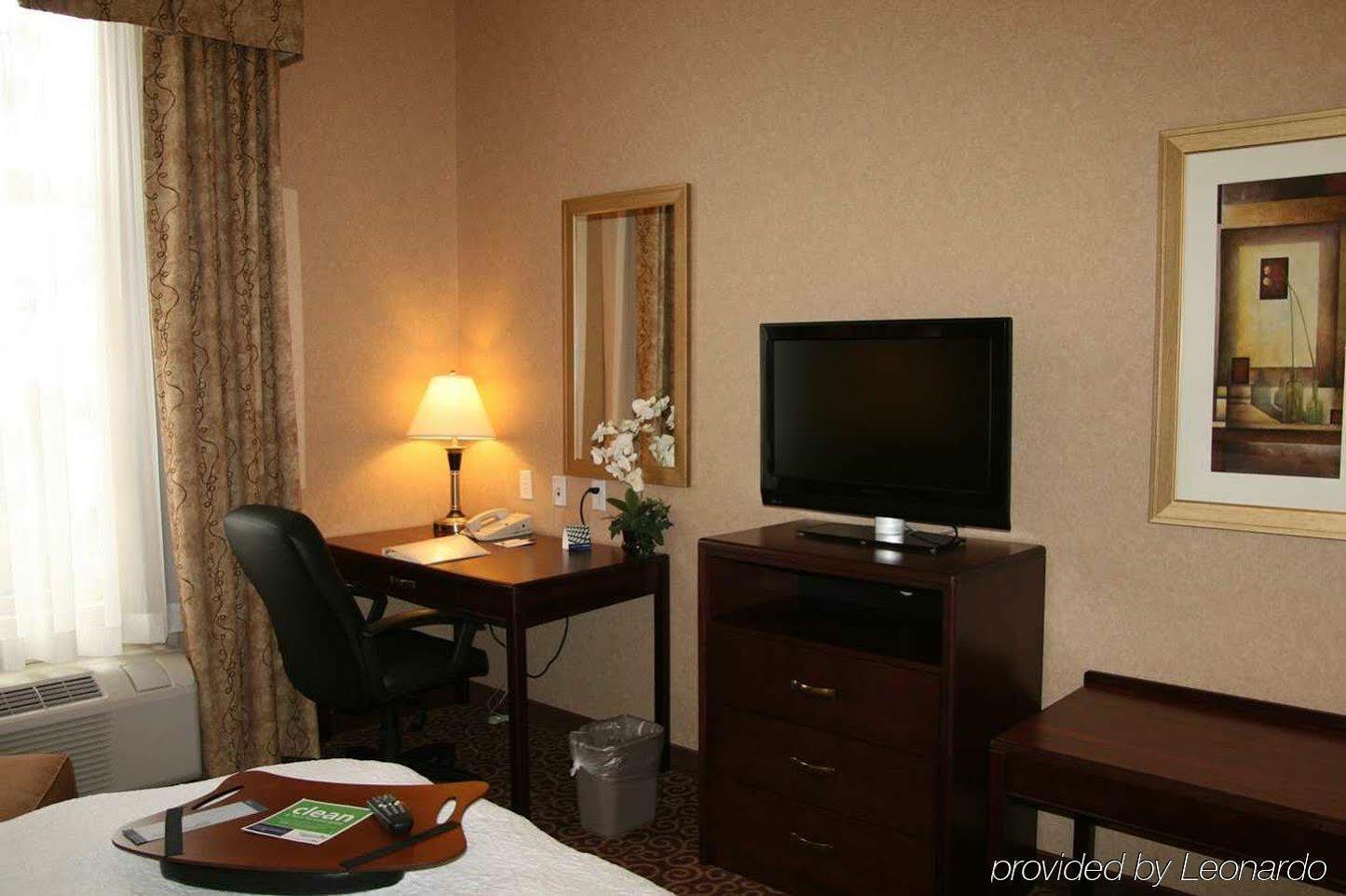 Hampton Inn & Suites By Hilton Edmonton International Airport Ледюк Номер фото
